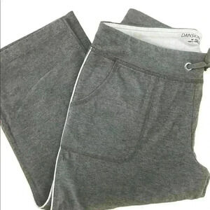 Danskin Capri Pants
